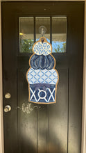 Load image into Gallery viewer, Door Hanger Pumpkin Topiary - Medium Chinoiserie